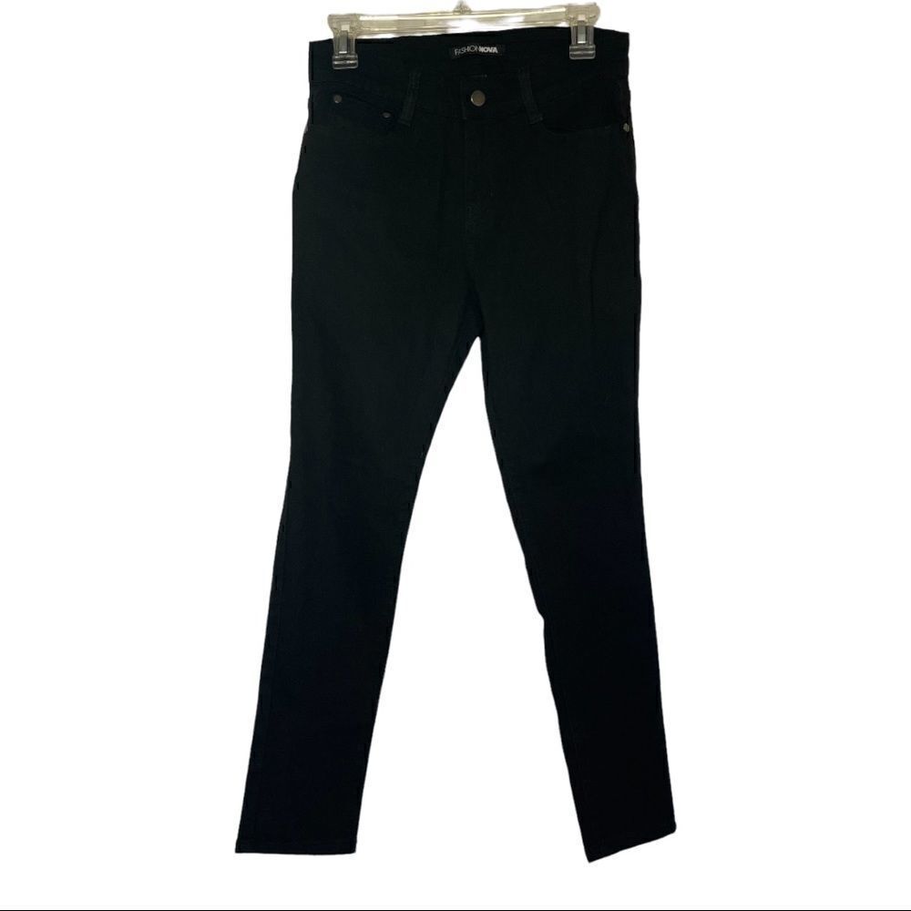 Fashion Nova Women’s Distressed Black Skinny Jeans Size 9/10